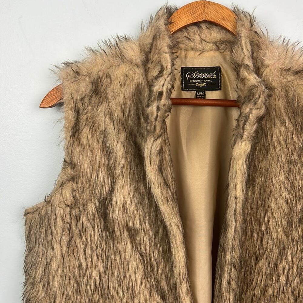 Special One by Rock International faux fur lined vest size medium - Picture 2 of 9